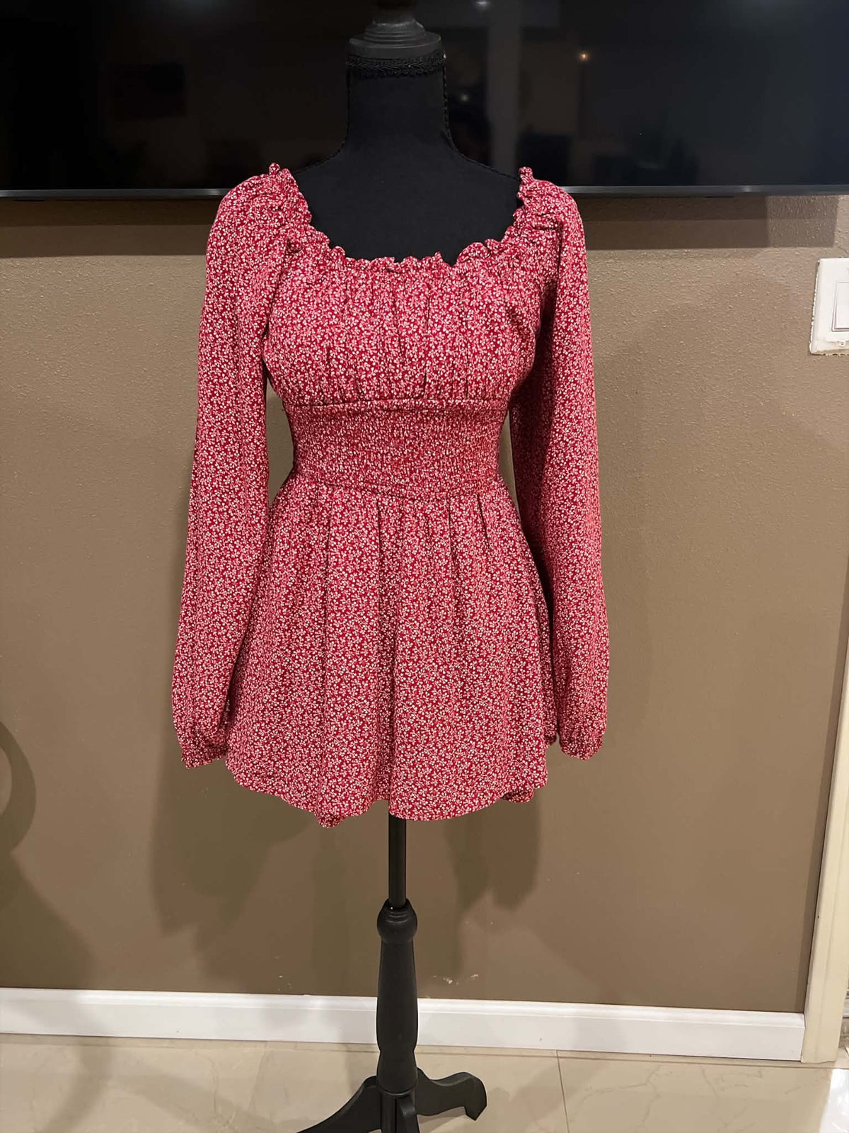 Hollister Long Sleeve Romper Size Small Height 29 Inches